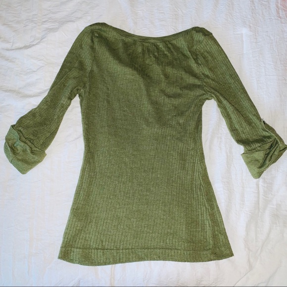 ❗️SOLD❗️ Green Quarter Length Sleeve Top - Picture 3 of 8